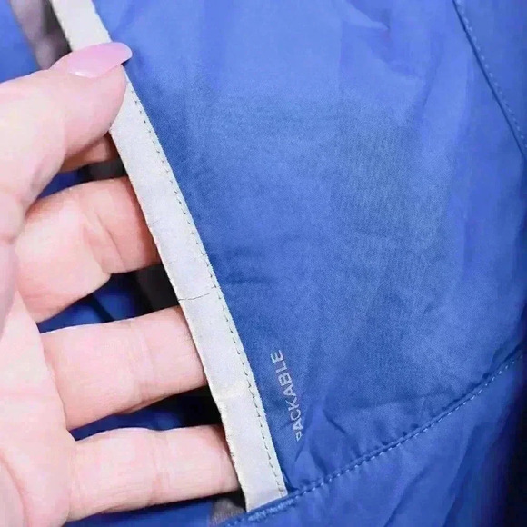 Men's Helly Hansen Size M Packable reflective pockets jacket - Picture 4 of 13